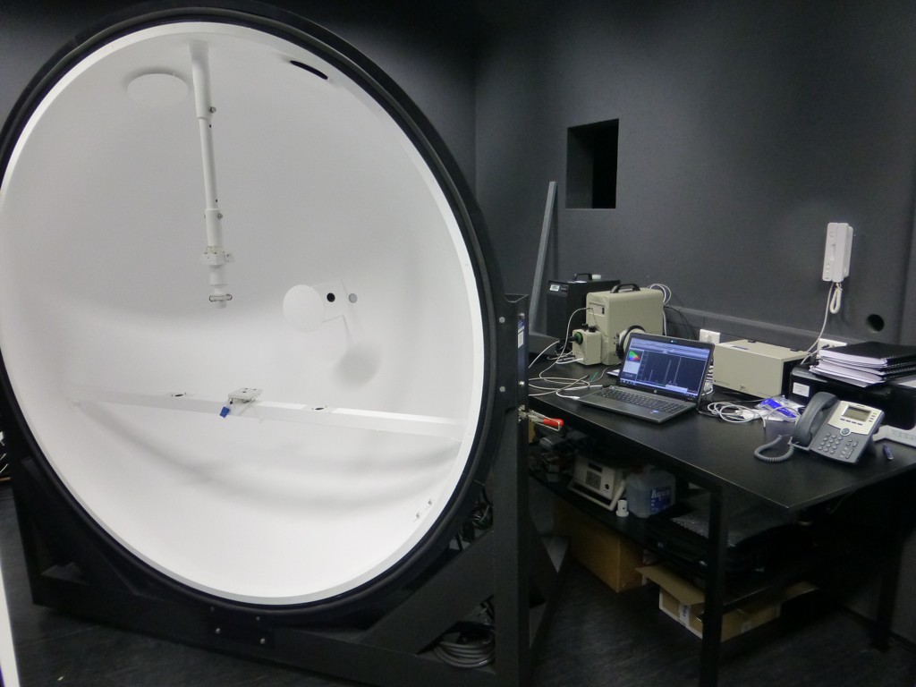 Zkoušky elektrické bezpečnosti v laboratoři